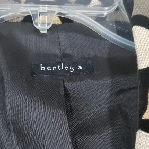 Designer Bently A sassy sleeveless coat jacket  M - Picture 3 of 8
